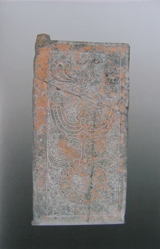 东汉“建初四年”纪年墓门画像石
